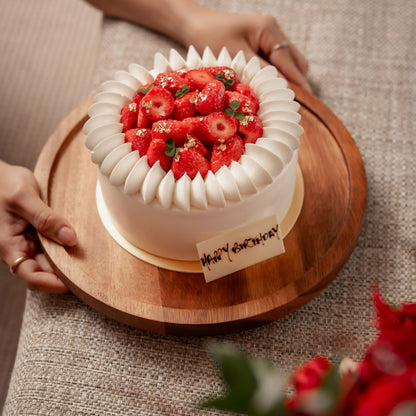 Strawberry Fresh Crème Cake